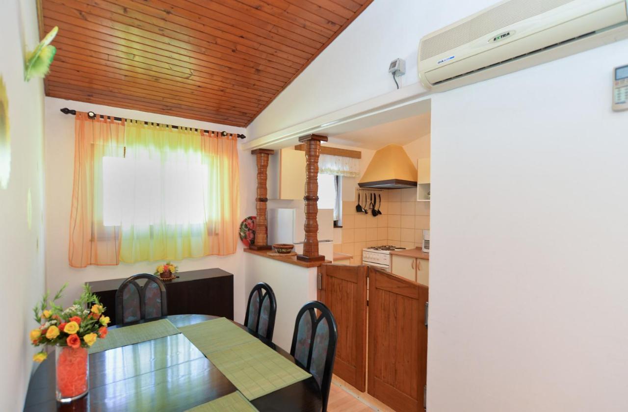 Apartments Vrcevan 811 Medulin Exterior photo